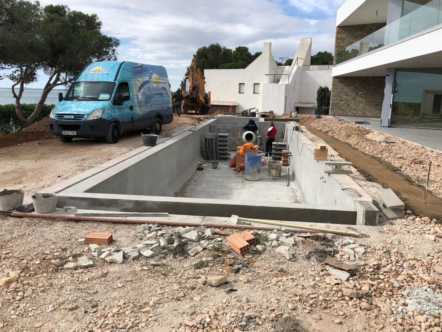 Escaleras, coronación, gresite y acabados construcción de piscinas en Tarragona